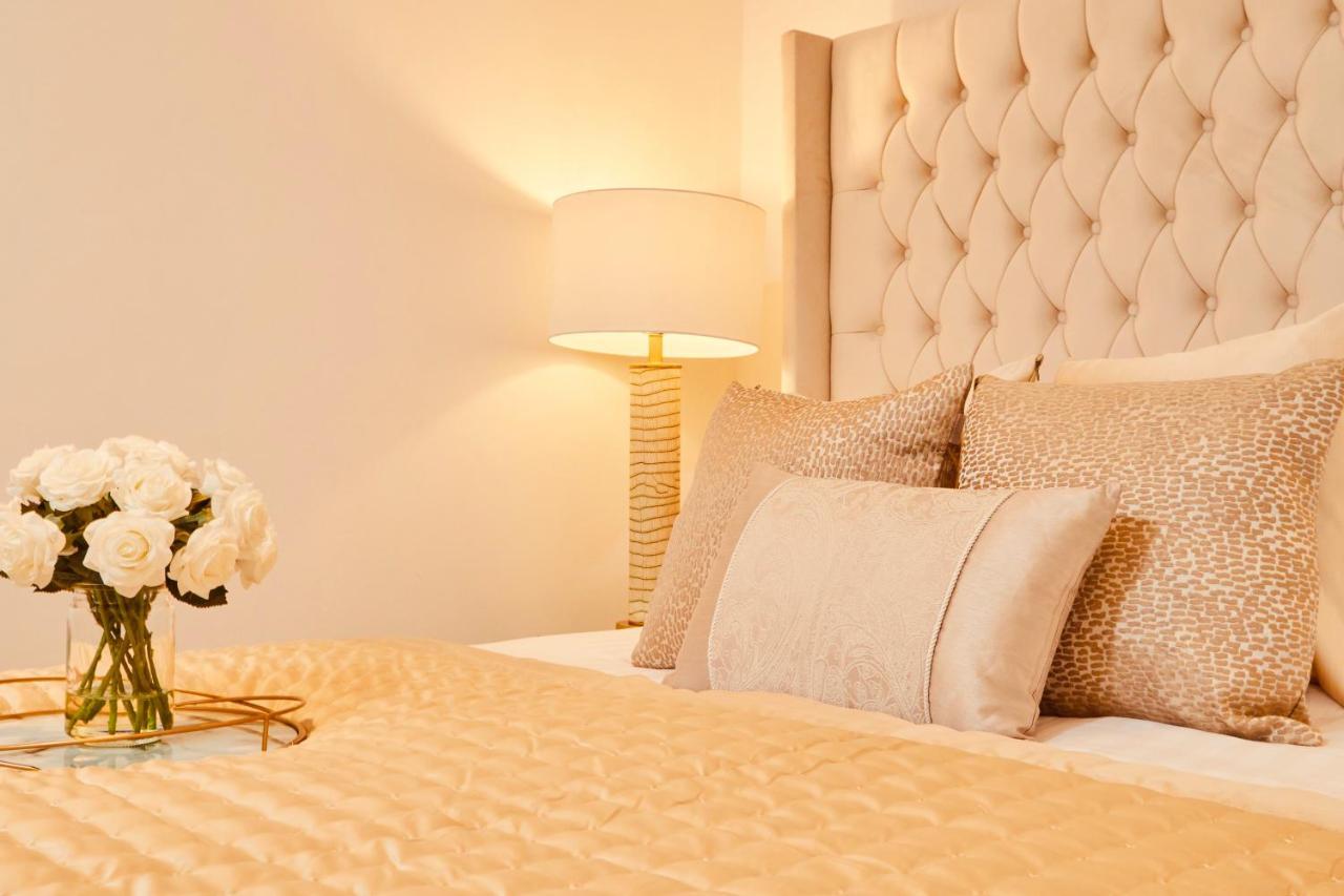 King Deluxe City Apt Large Balcony& Free Parking! Λιντς Εξωτερικό φωτογραφία