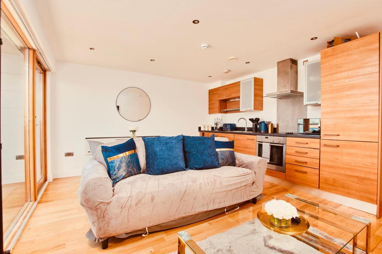 King Deluxe City Apt Large Balcony& Free Parking! Λιντς Εξωτερικό φωτογραφία
