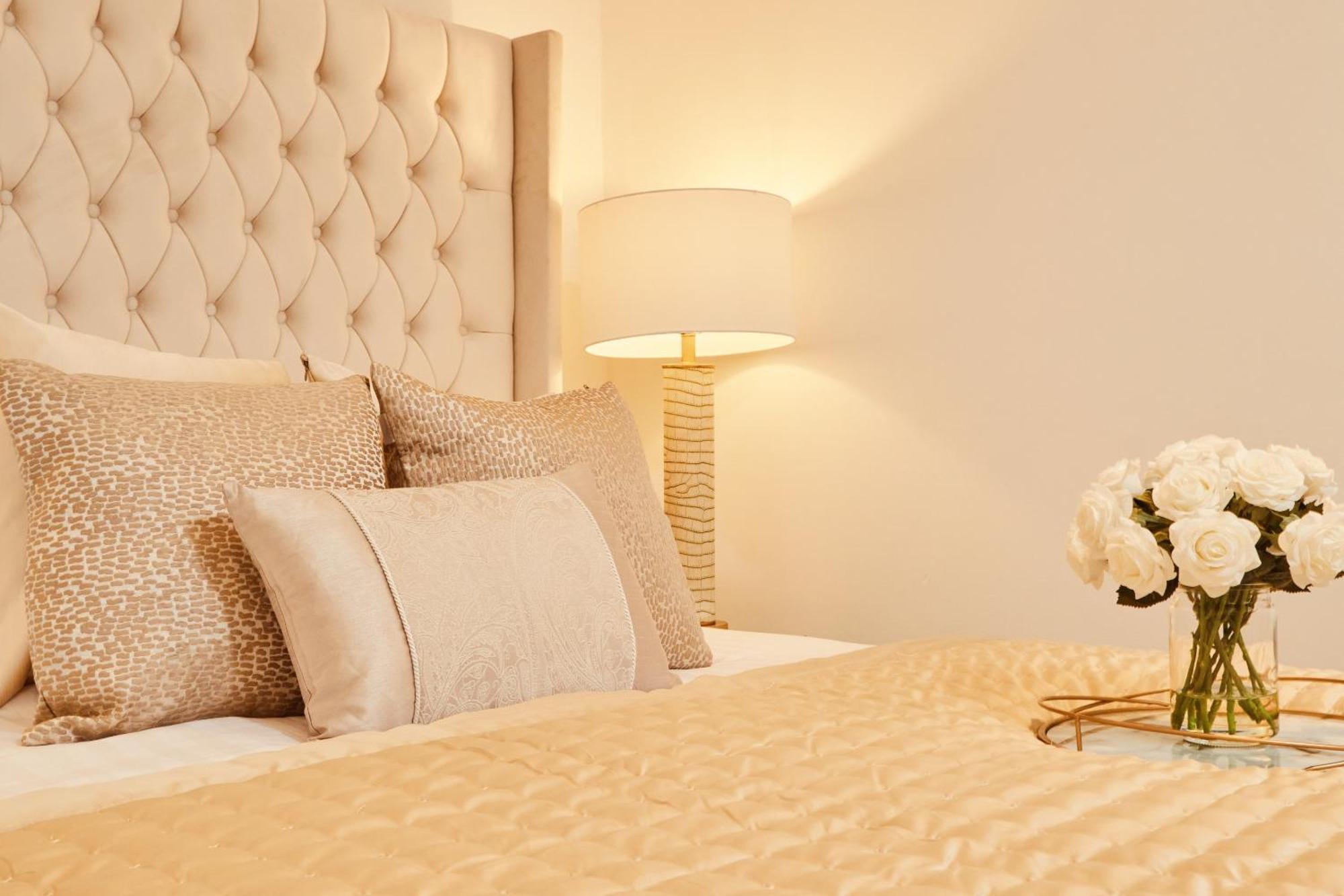 King Deluxe City Apt Large Balcony& Free Parking! Λιντς Εξωτερικό φωτογραφία