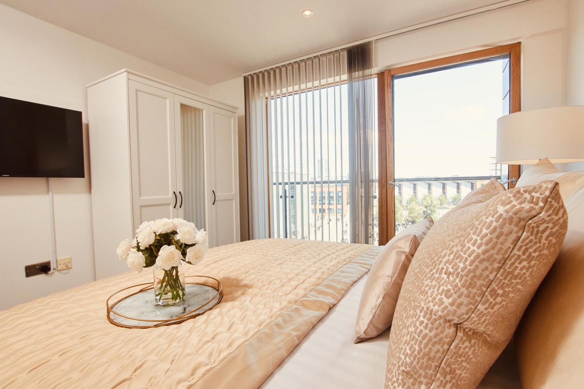 King Deluxe City Apt Large Balcony& Free Parking! Λιντς Εξωτερικό φωτογραφία