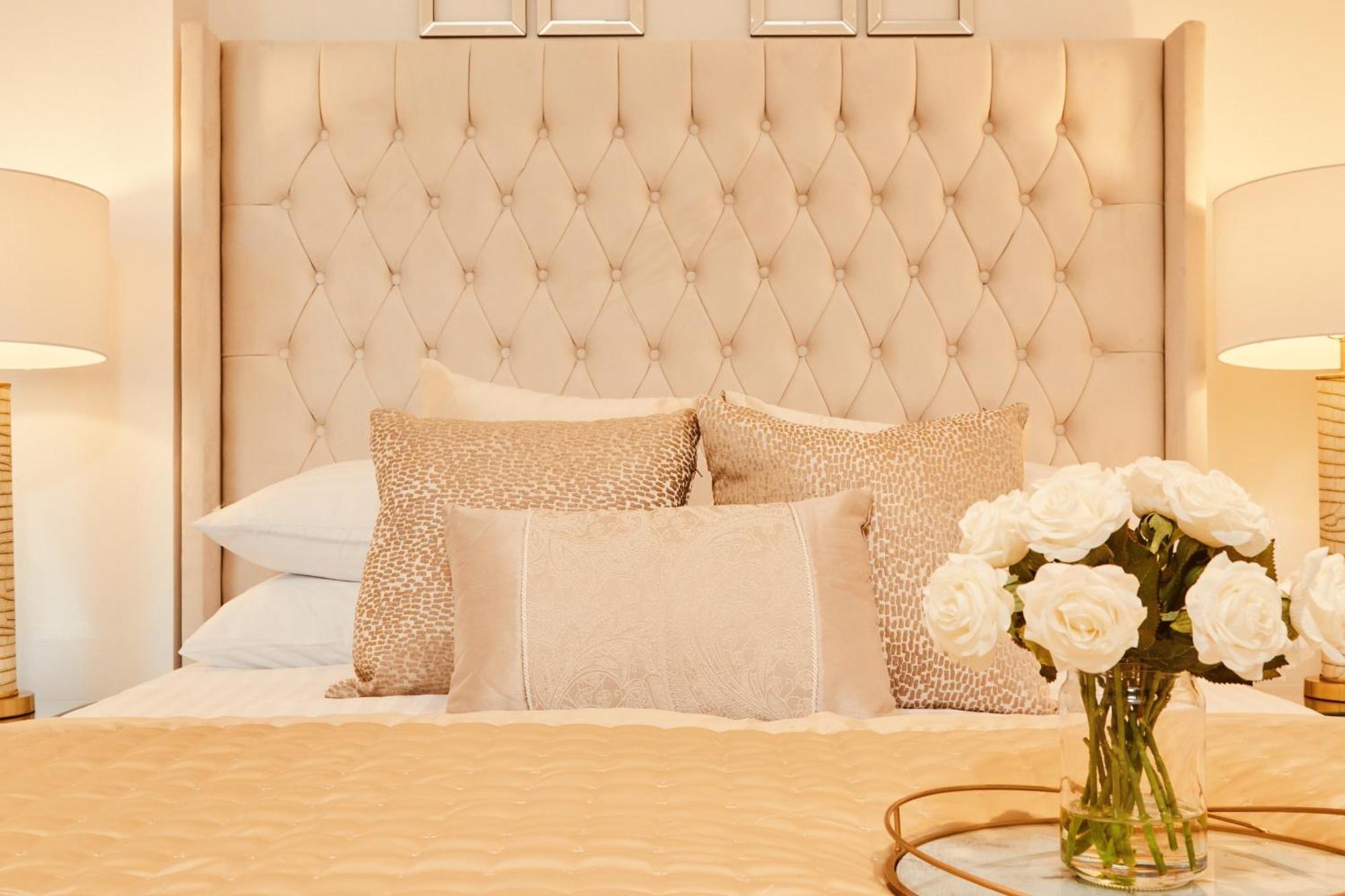 King Deluxe City Apt Large Balcony& Free Parking! Λιντς Εξωτερικό φωτογραφία