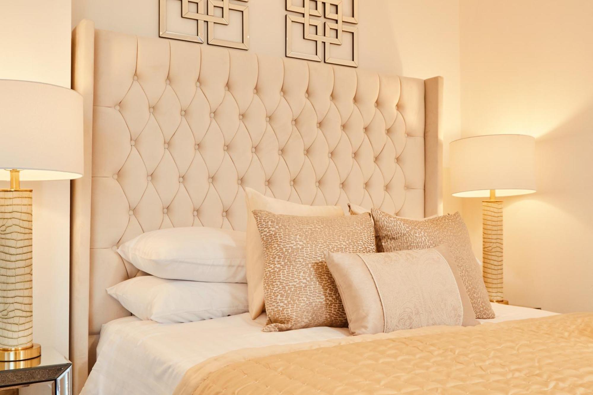 King Deluxe City Apt Large Balcony& Free Parking! Λιντς Εξωτερικό φωτογραφία
